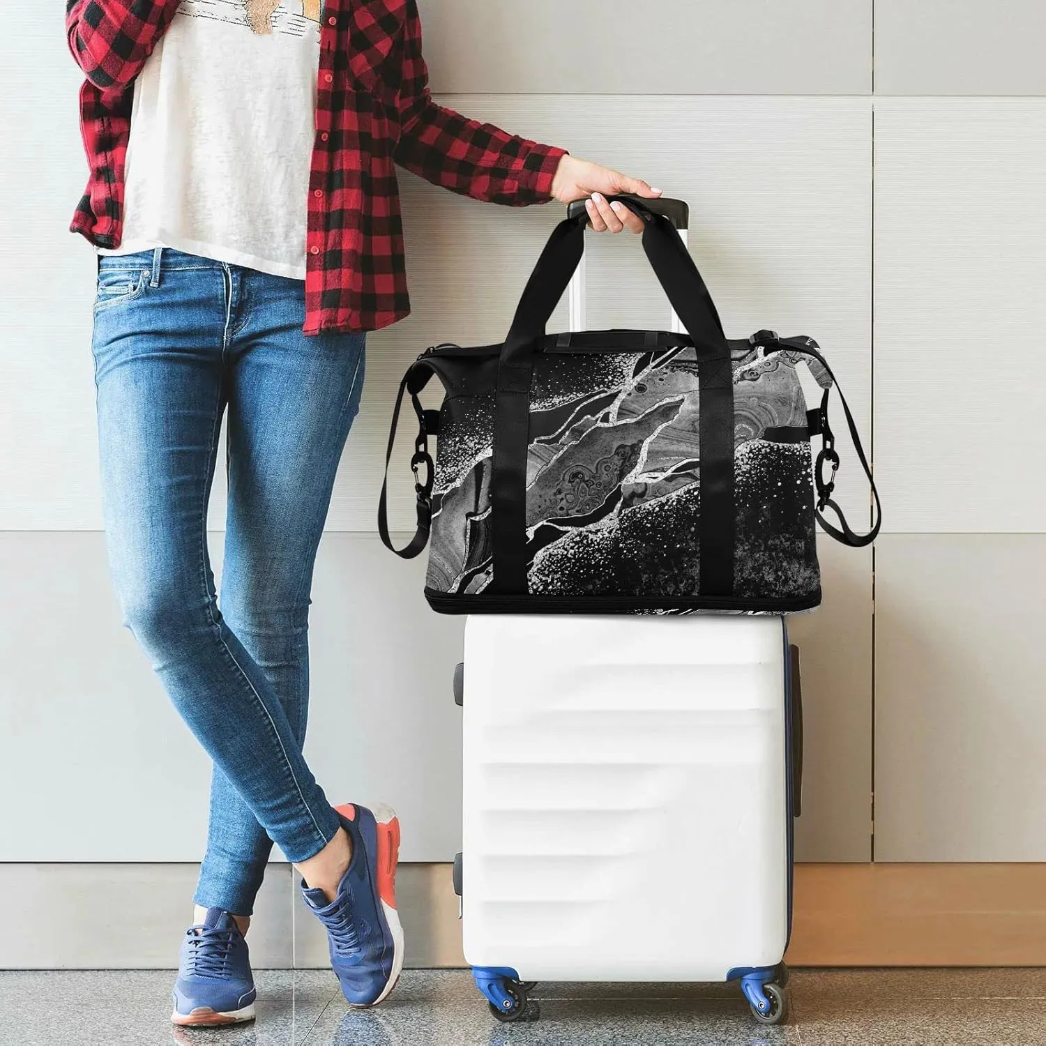 Black White Marble Green Malachite with Silver White Veins Gold Gym Duffel Bag, Polyester Travel Weekender Luggage Handbag with Waterproof Pocket for Wet Items, Unisex Foldable Tote for Sports