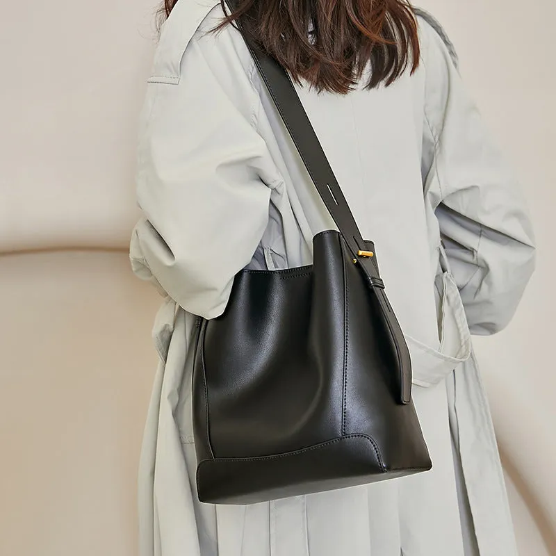 Blythe VII Messenger Bag