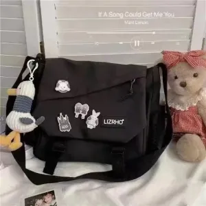 Casual Nylon Crossbody Bag Large Capacity Messenger Bag Japanese Y2K Shoulder Bag Harajuku Tooling Wind Shoulder Bag (Black Penguin pendant)