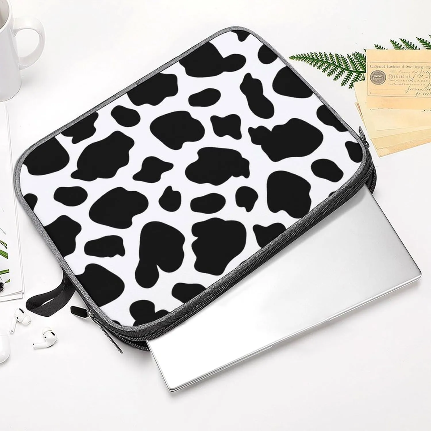 Checkered Black And White Large Capacity Portable Laptop Case Unisex