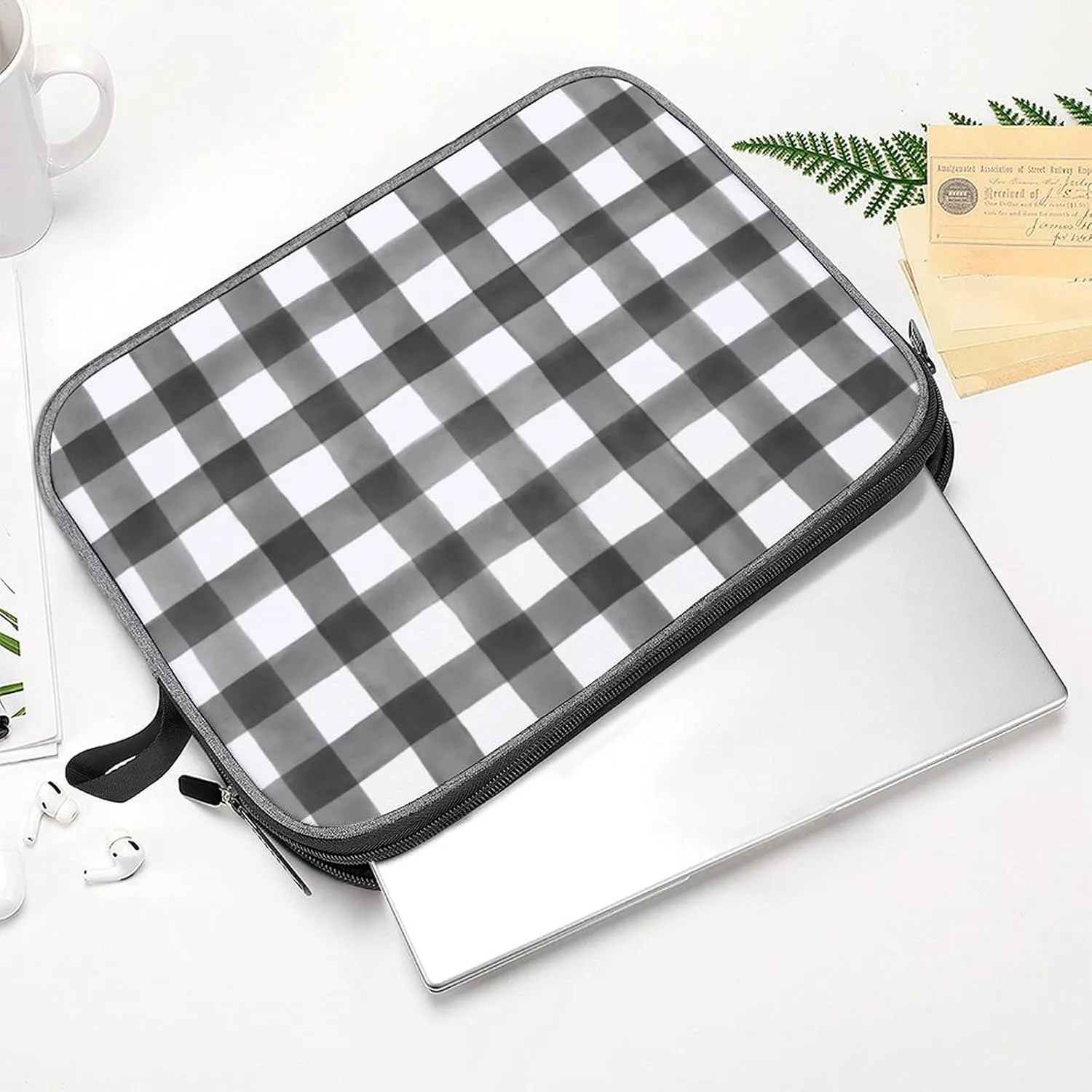 Checkered Black And White Large Capacity Portable Laptop Case Unisex