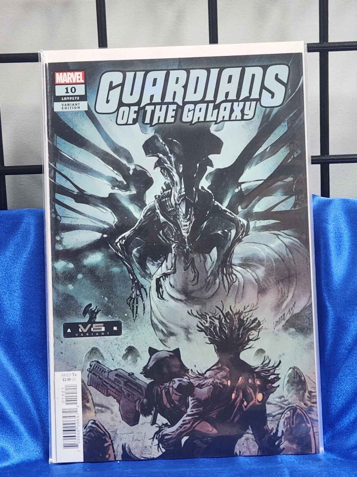 GUARDIANS OF THE GALAXY #10 LARRAZ MARVEL VS ALIEN VAR. We Combine. We Pack Well