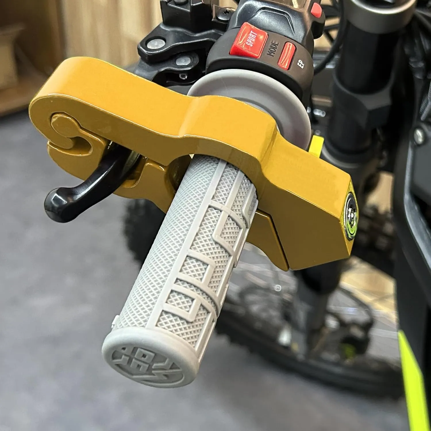 LKV Motorcycle Handlebar Lock Anti-Theft Brake Grip Throttle Lock Gold Adjustable Universal for Bike Scooter Mopeds ATV 2 Pack