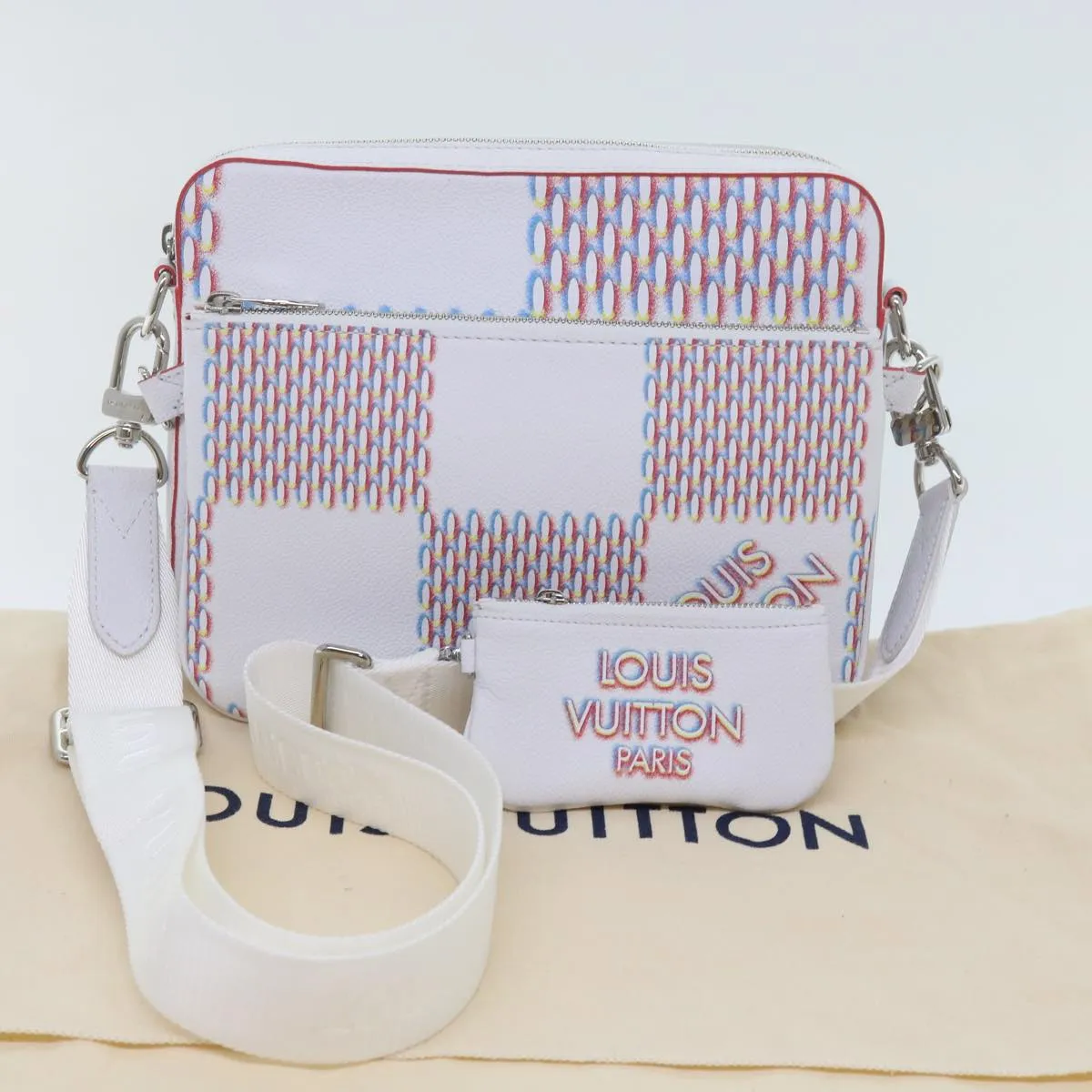 LOUIS VUITTON Damier Giant Spray Trio Messenger Bag White M20665 Auth ar11066A