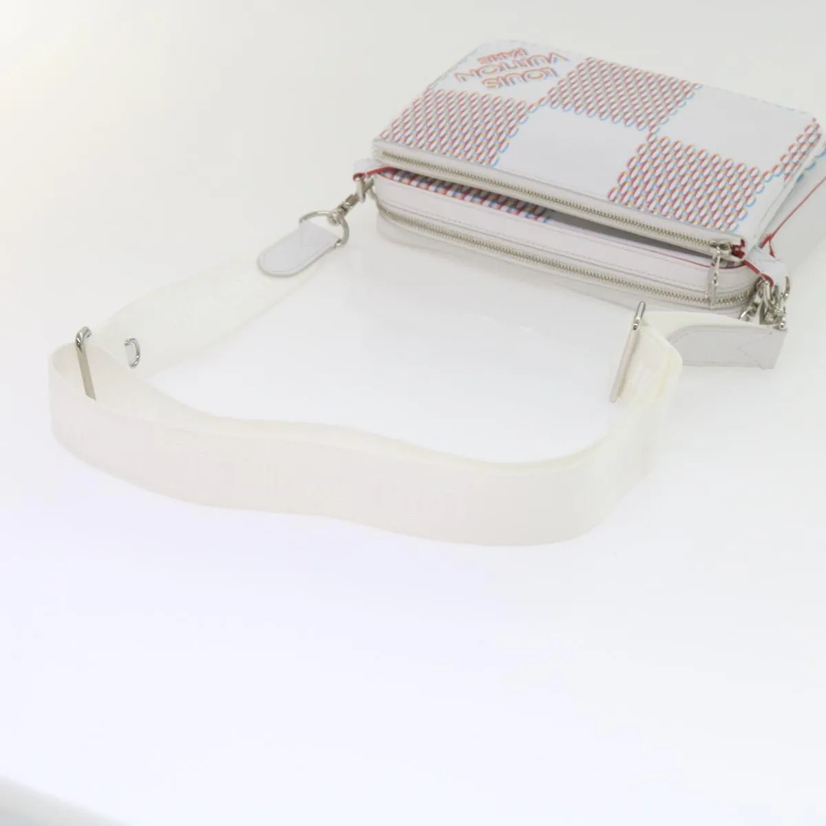 LOUIS VUITTON Damier Giant Spray Trio Messenger Bag White M20665 Auth ar11066A