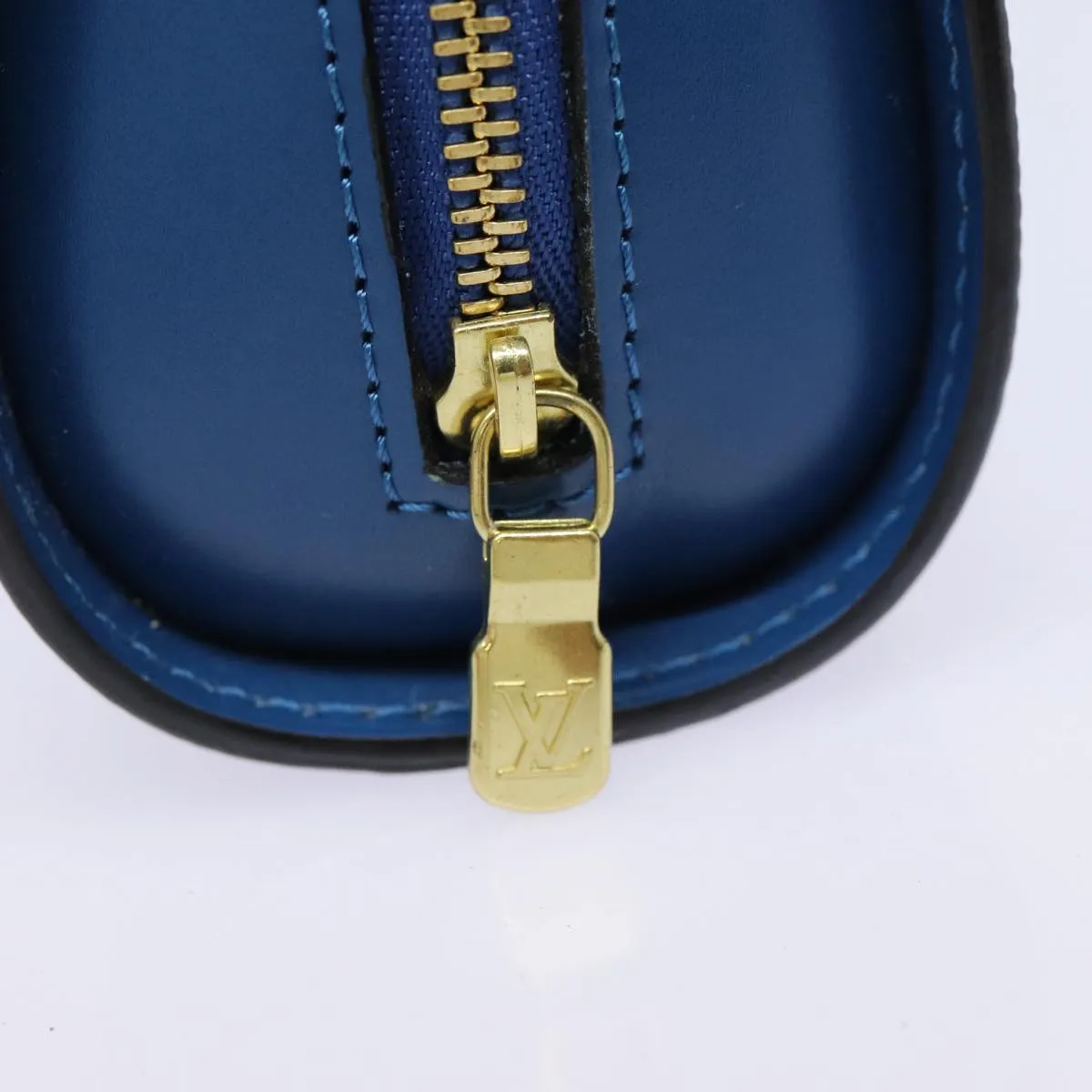 LOUIS VUITTON Epi Dauphine PM Pouch Blue M48445 LV Auth 88777