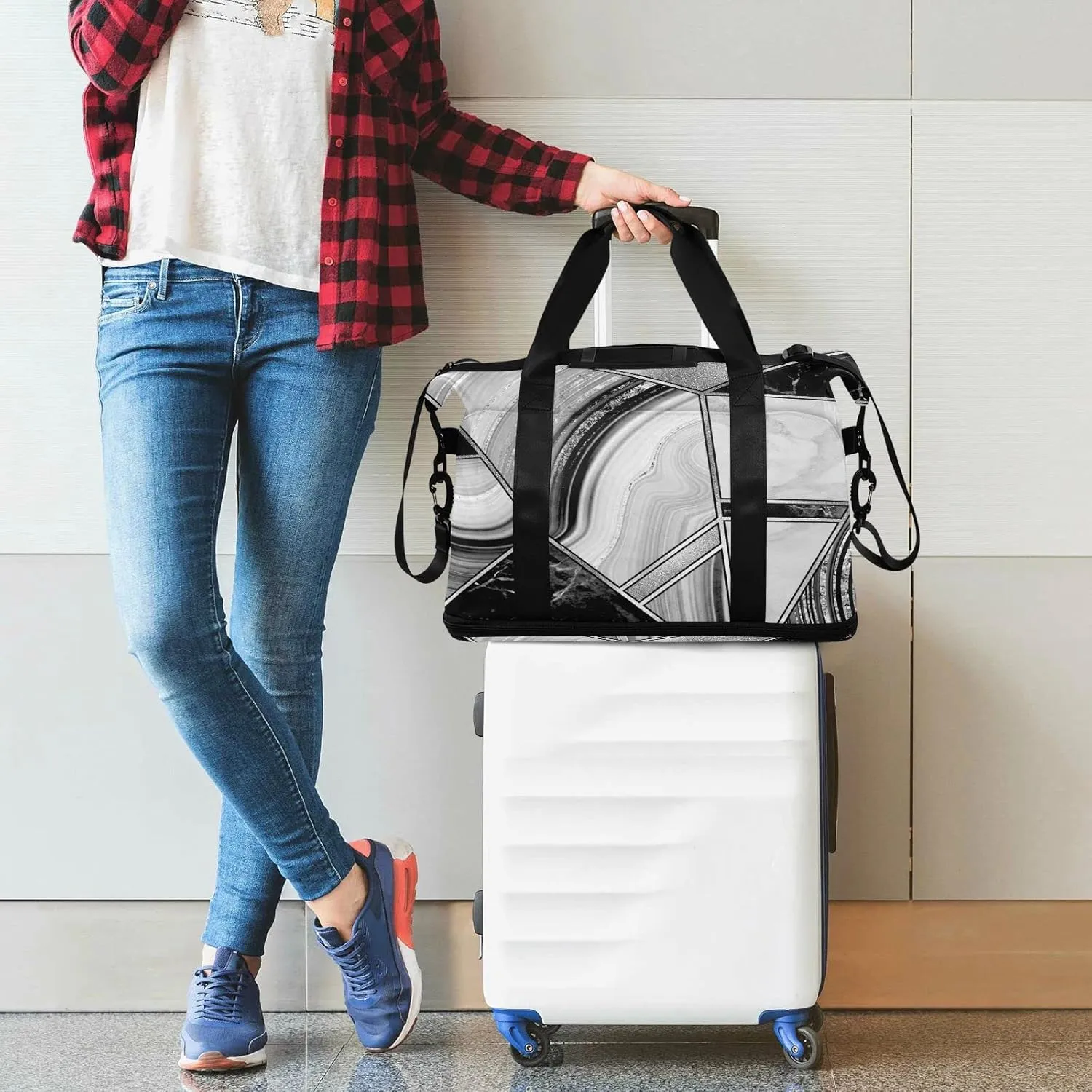 Marble Granite Agate Black Grey Triangle Tile Silver White Lines Gym Duffel Bag, Polyester Travel Weekender Luggage Handbag with Waterproof Pocket for Wet Items, Unisex Foldable Tote for Sports