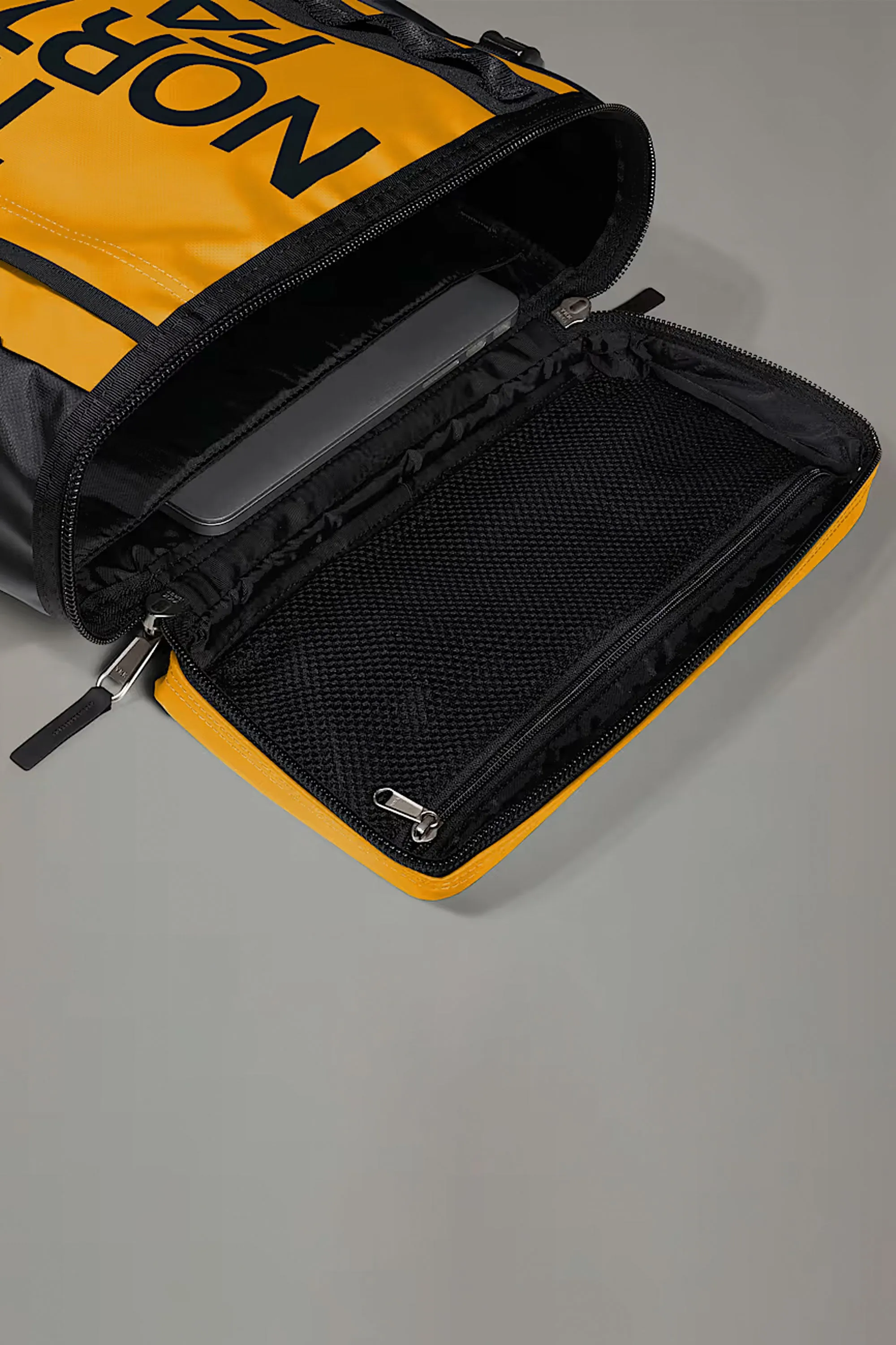THE NORTH FACE - BASE CAMP FUSE BOX - 30L - SUMMIT GOLD