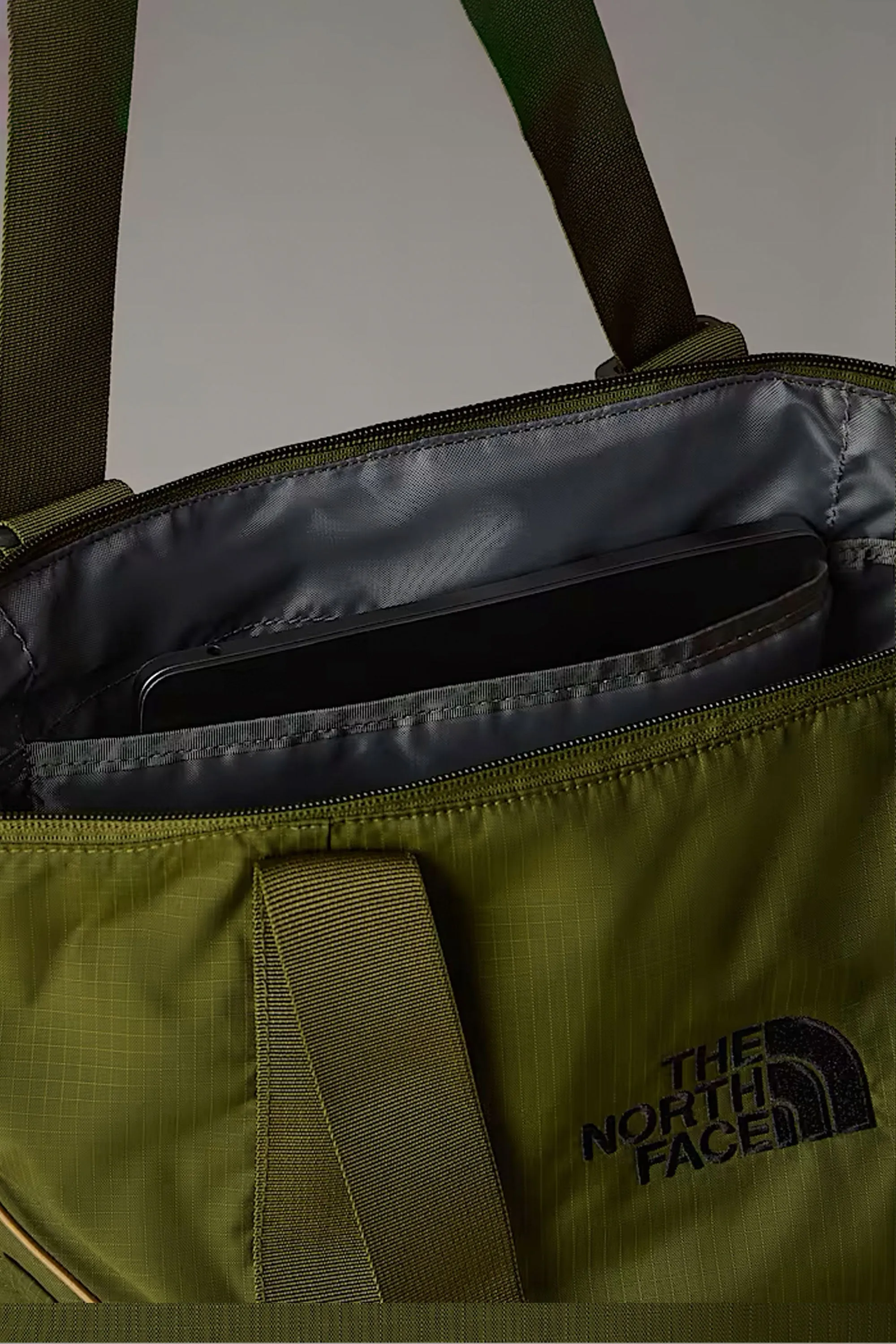 THE NORTH FACE - BOREALIS TOTE - FOREST OLIVE