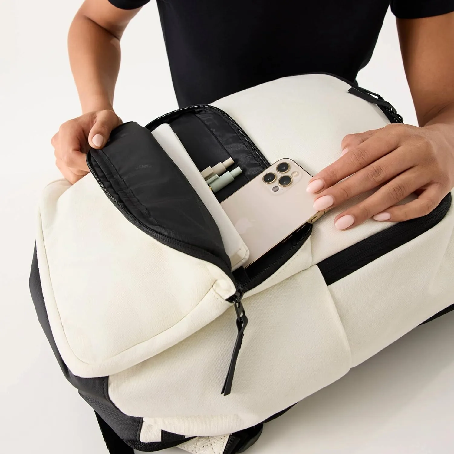 VOORAY 25L 2nd Avenue Backpack, Large - Travel, Gym & Sports Backpack